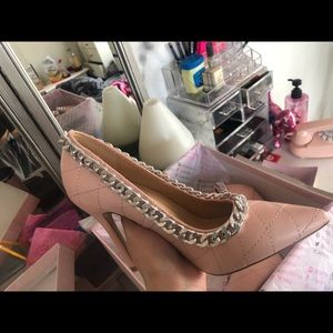 🧠’Cape Ribbon pointed studded heels